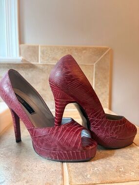 Purple Lizard-Texture Peep-Toe Platform Heels